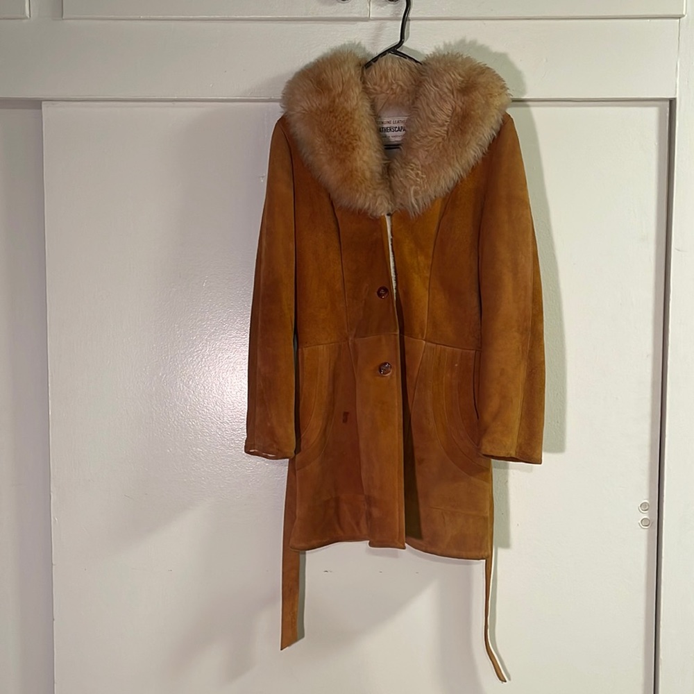 •70’s fur trim coat• Suede leather exterior•